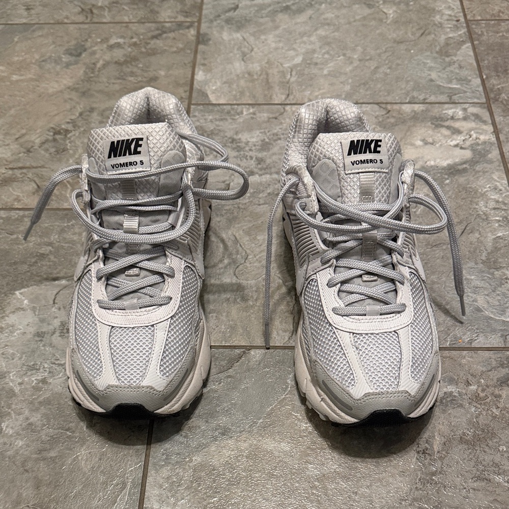 Nike Vomero 5